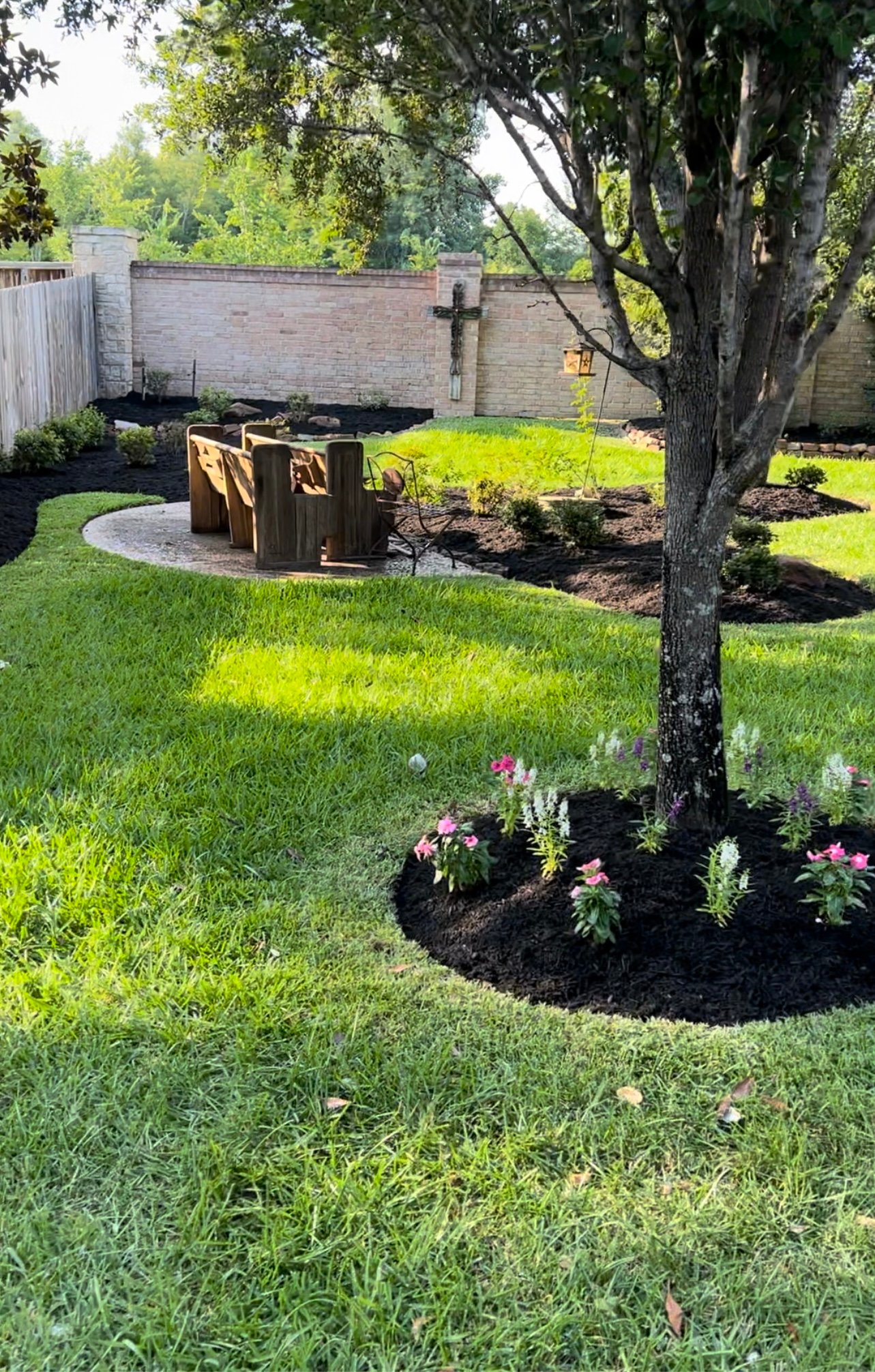 Houston Backyard lawn care featured on our blog showcasing natural edging