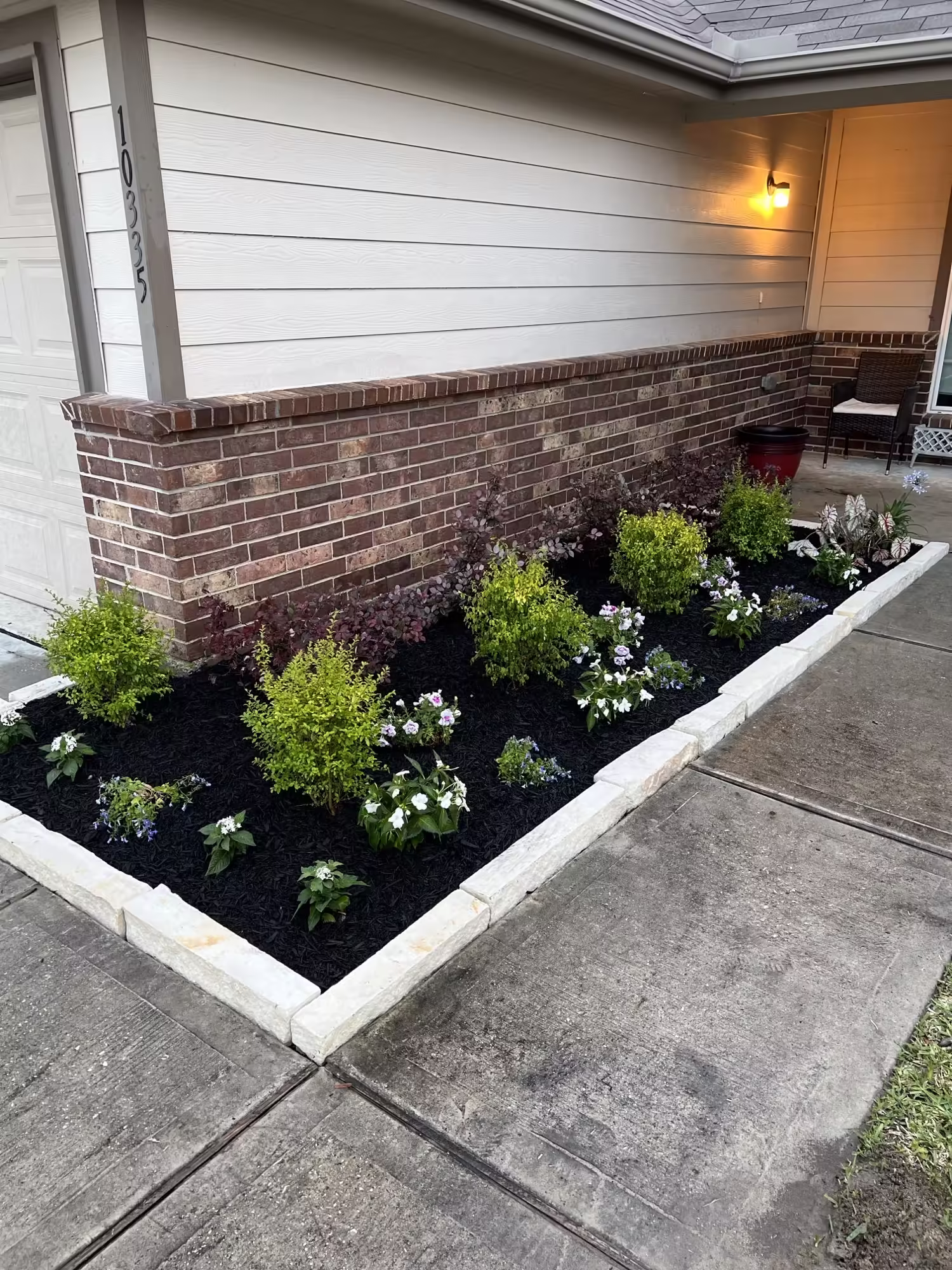 Houston backyard lawn care with natural stone edging and clean garden borders