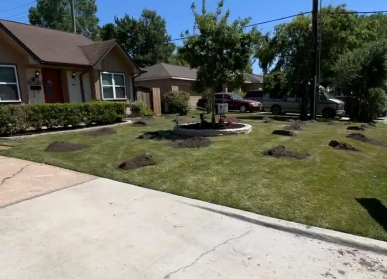 The application phase of topdressing in a Houston yard